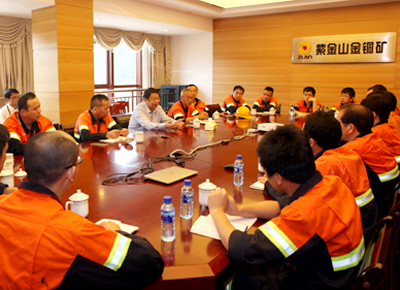 �¾��ӣ�������ѧ���ɾ����߳�ȥ